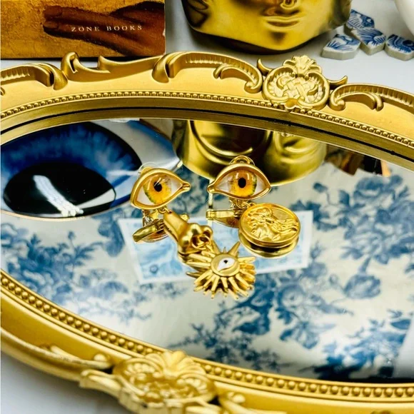 🆕 SCHIAPARELLI for V&A Museum 🧿 NWOT Surrealist Charm Earrings - Yellow Eye - Picture 7 of 17